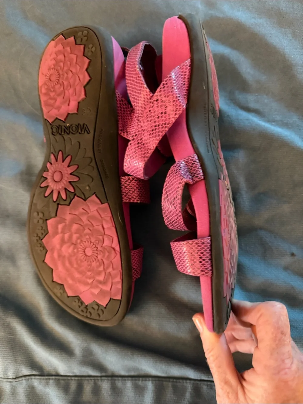 Vionic women sandals